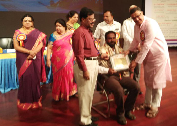 ಅಸ್ಲಾಂ ಹೈಕಾಡಿ ಅವರನ್ನು ಸನ್ಮಾನಿಸಿದ ಸಚಿವ ತನ್ವೀರ್ ಸೇಠ್